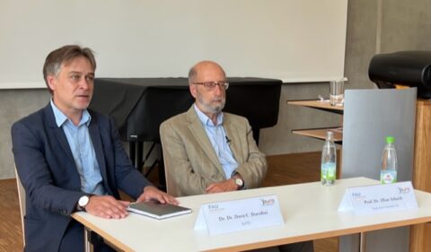 Prof Dr Allan Arkush (Binghamton University) spoke about the concept of modernity in Judaism. Dr Dr Doru Constantin Doroftei (l., FAU) moderated.