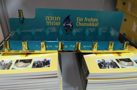 DIY Hanukkia, book including ‘History of the Jews in Fürth’ (Historical Walks) Photo: Denise Scheuerer