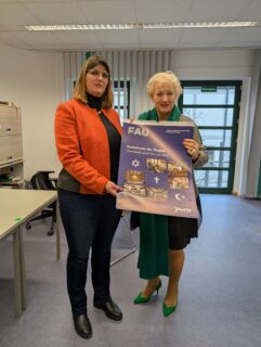 Ms. Petra Guttenberger (MdL) visits BaFID and is pleased with an interreligious calendar for the year 2025.